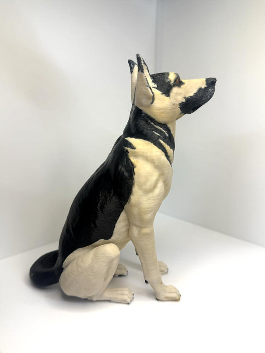 Custom 3D-Printed Dog Figurine – Bronze with Black Base